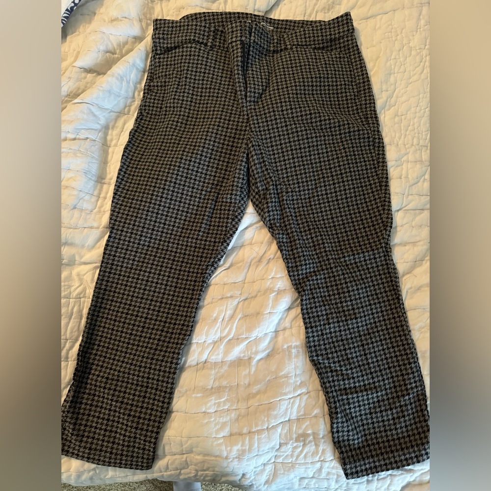 Gray and black houndstooth pants